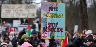 Manifestation devant le siège de l’ONU pour exiger la fin du génocide sioniste à Ghaza