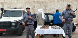 Douanes: Saisie de 7,7 kg de résine cannabis kif et 1430 comprimés à Tlemcen: Trois opérations mènent à l’arrestation de cinq trafiquants et la saisie de deux véhicules