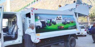 Skikda: Remise de 6 camions à benne-tasseuse pour le ramassage des déchets ménagers