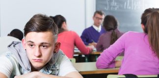 Le mythe de la crise de la quarantaine s’effondre: Aujourd’hui, les jeunes sont plus tristes que les vieux