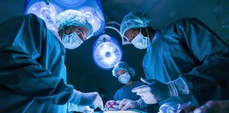 Cancer du sein: Cette nouvelle chirurgie révolutionnaire permet de retirer la tumeur et de reconstituer la poitrine en seul jour