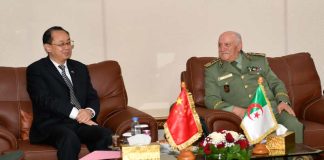Le Commandant des Forces Terrestres reçoit l’ambassadeur de la République populaire de Chine en Algérie
