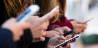 Les méfaits des écrans numériques en milieu scolaire: Une enquête nationale révèle un usage « abusif » chez les élèves