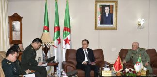 MDN: Le Commandant des Forces Terrestres reçoit l’ambassadeur de la République populaire de Chine en Algérie