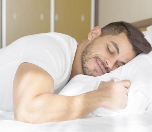 Dormir suffisamment pourrait être la clé pour rester en bonne santé, selon une nouvelle étude