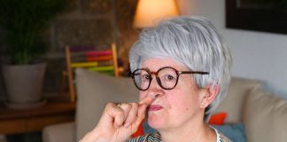 Des chercheurs alertent: Ce geste anodin pourrait favoriser la démence