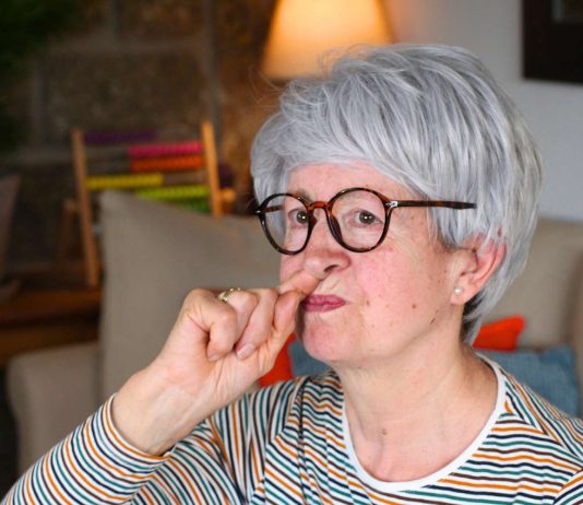 Des chercheurs alertent: Ce geste anodin pourrait favoriser la démence