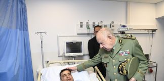 Accident de Béni Abbès: Le Général d’Armée Chengriha au chevet des 19 blessés évacués à Aïn Naâdja