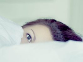 Voici une autre bonne raison de dormir dans l’obscurité totale