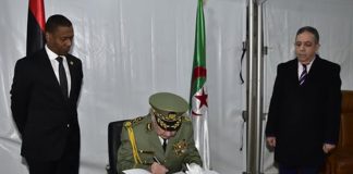 Décès du chef d’état-major de l’armée libyenne: Chanegriha signe le registre de condoléances