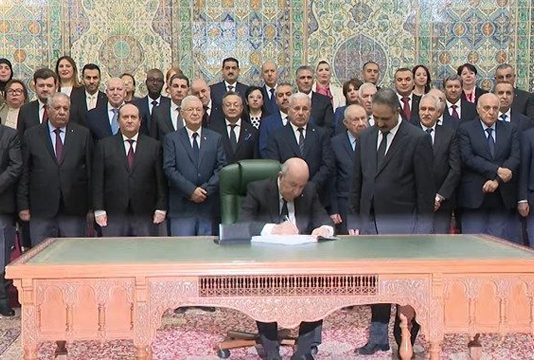 Elle comporte plusieurs nouvelles dispositions et consacre le caractère social de l’Etat: La loi de Finances 2026 signée par le président de la République