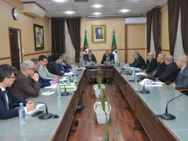 Education: Sadaoui préside une séance de travail avec les syndicats