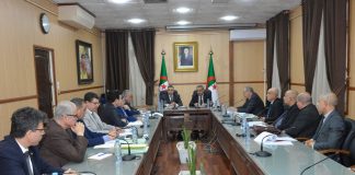 Education: Sadaoui préside une séance de travail avec les syndicats