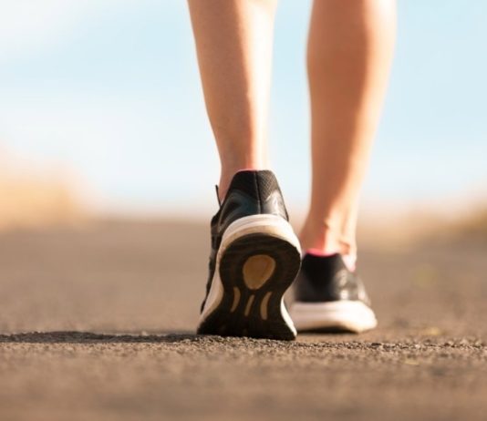 Vous marchez «comme ça» ? Votre cœur pourrait en payer le prix