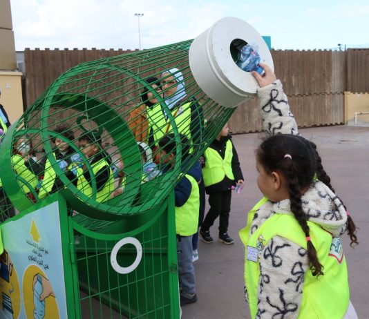Le tri du plastique entre dans les centres commerciaux: Une initiative pilote pour accélérer l’économie circulaire