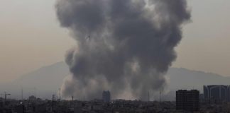 Escalade militaire après des frappes américaines et israéliennes: Téhéran annonce une riposte par missiles et place ses hôpitaux en état d’alerte