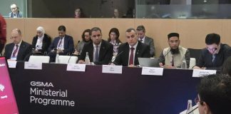 Congrès mondial de la téléphonie mobile à Barcelone: Zerrouki y a participé