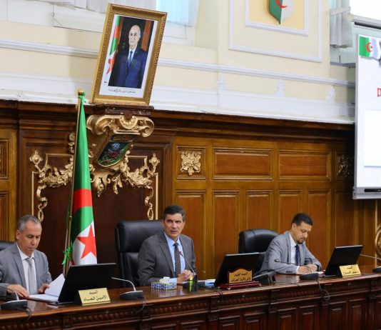 13 circonscriptions administratives définies par décret présidentiel: Alger redessinée administrativement