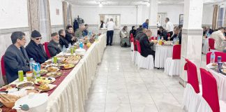 Souk Ahras: Mouloudji partage un iftar collectif avec des personnes âgées