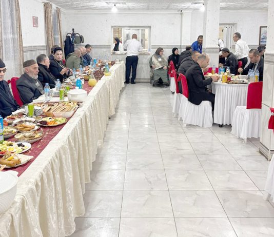 Souk Ahras: Mouloudji partage un iftar collectif avec des personnes âgées