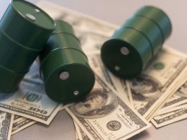 Pétrole: Le Brent en baisse à 98,5 dollars