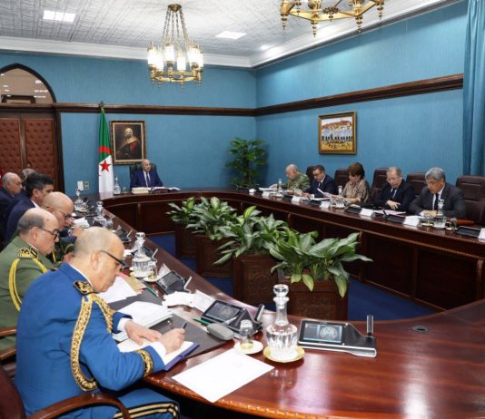 Présidence: Tebboune préside une réunion de travail consacrée aux derniers préparatifs de la visite du pape Léon XIV