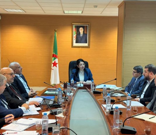 Commerce: Amel Abdellatif préside une réunion avec les représentants des cafetiers et des torréfacteurs