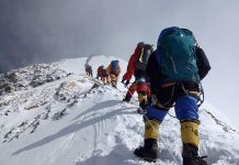 Saison de l’ascension de l’Everest : 12 alpinistes népalais atteignent le sommet