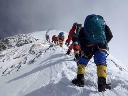 Saison de l’ascension de l’Everest : 12 alpinistes népalais atteignent le sommet