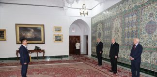 Le président de la République reçoit les lettres de créance de cinq nouveaux ambassadeurs auprès de l’Algérie