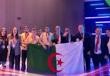 Le président de la République félicite les étudiants qui ont remporté les premiers prix du concours Huawei à Shenzhen