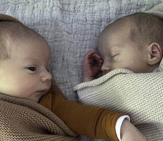Etats-Unis: Deux hommes découvrent qu’ils ont été échangés à la naissance, l’hôpital poursuivi