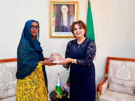 Algérie-Djibouti: coopération culturelle bilatérale: Bendouda reçoit son homologue Fardoussa Moussa Egueh