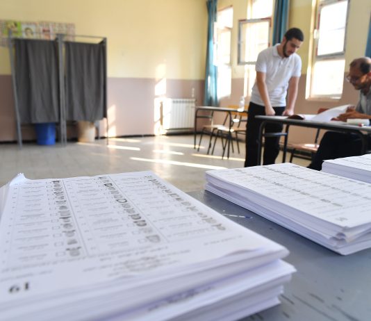 Élections législatives du 2 juillet: Fin du vote, début de la course aux 407 sièges