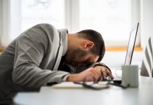 Vous somnolez en journée ? C’est peut-être un signe avant-coureur d’une maladie silencieuse