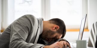 Vous somnolez en journée ? C’est peut-être un signe avant-coureur d’une maladie silencieuse