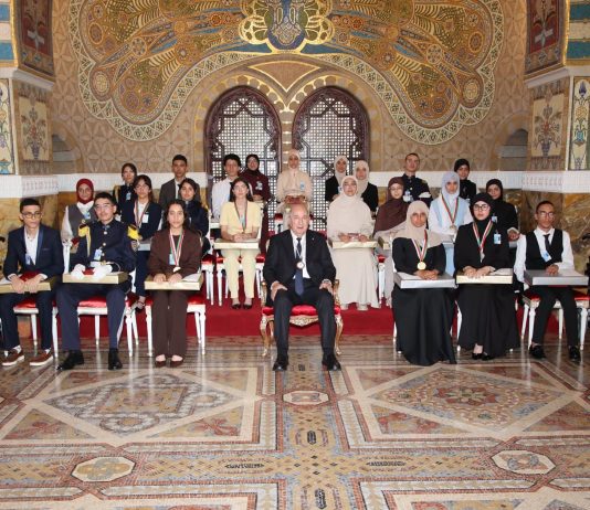 Présidence: Tebboune honore les meilleurs lauréats au BAC et au BEM…