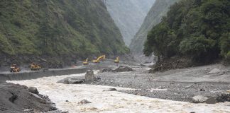 Rupture d’un lac au Tibet: la police népalaise lance une alerte aux inondations