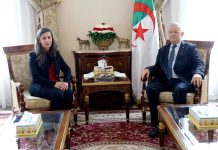 Felicitations: Azzouz Nasri et Khalida Boufedeche félicitent Younes Ayachi pour son sacre mondial du saut en hauteur