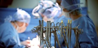 Royaume Uni: Un dentier coincé dans le larynx pendant huit jours !