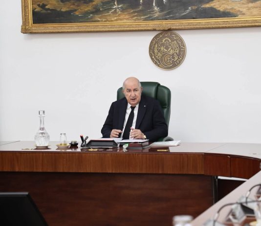Présidence: Le président de la République préside une réunion du Conseil des ministres